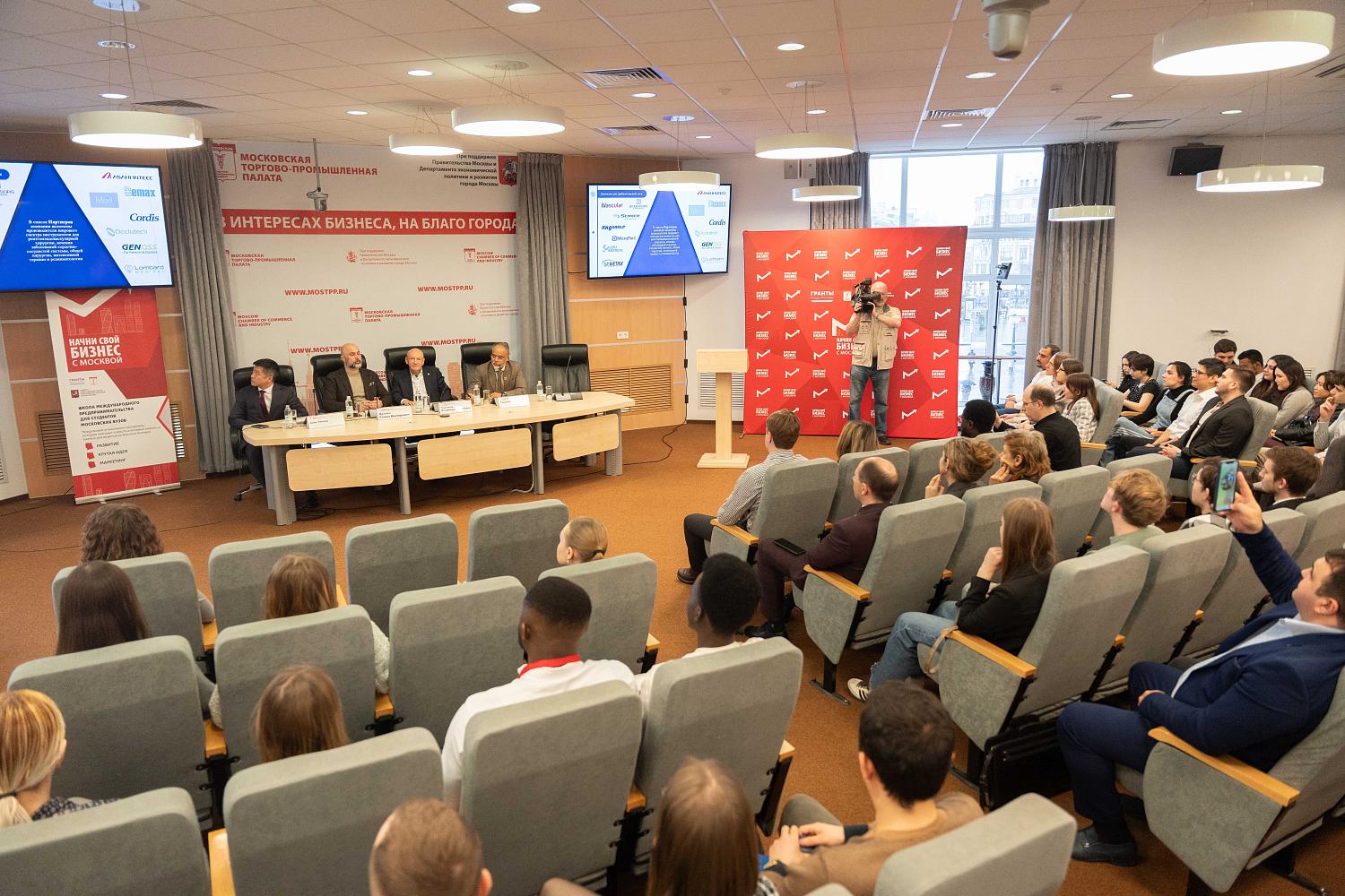 «Начни бизнес с Москвой»: МТПП вручила сертификаты слушателям 2025 года и объявила о запуске студенческого бизнес-клуба