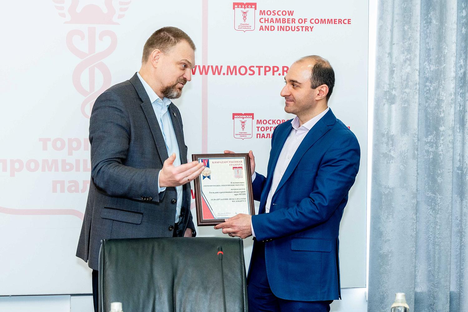 Креативные производители и торговые центры стремятся работать без посредников