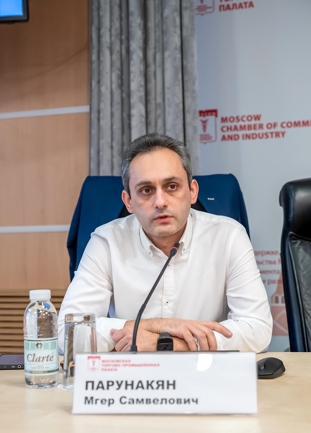 Люди и алгоритмы: как ИИ усиливает команду, а не заменяет её