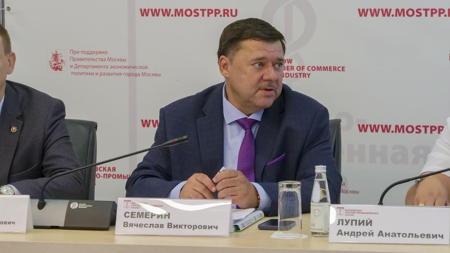 Обсуждена ситуация с неисполнением условий строительного госконтракта заказчиком в регионе 