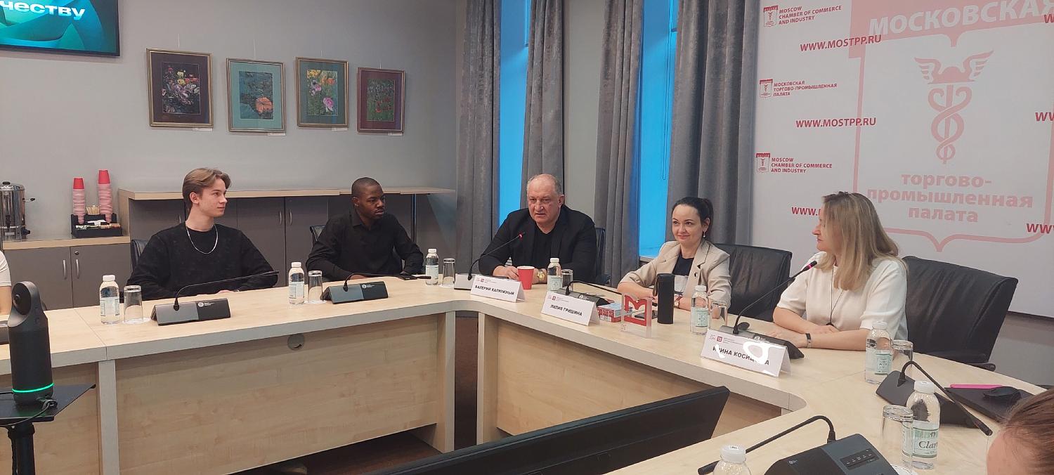 Деловая игра по работе с манипуляциями прошла в рамках работы международного студенческого клуба «Деловая орбита»