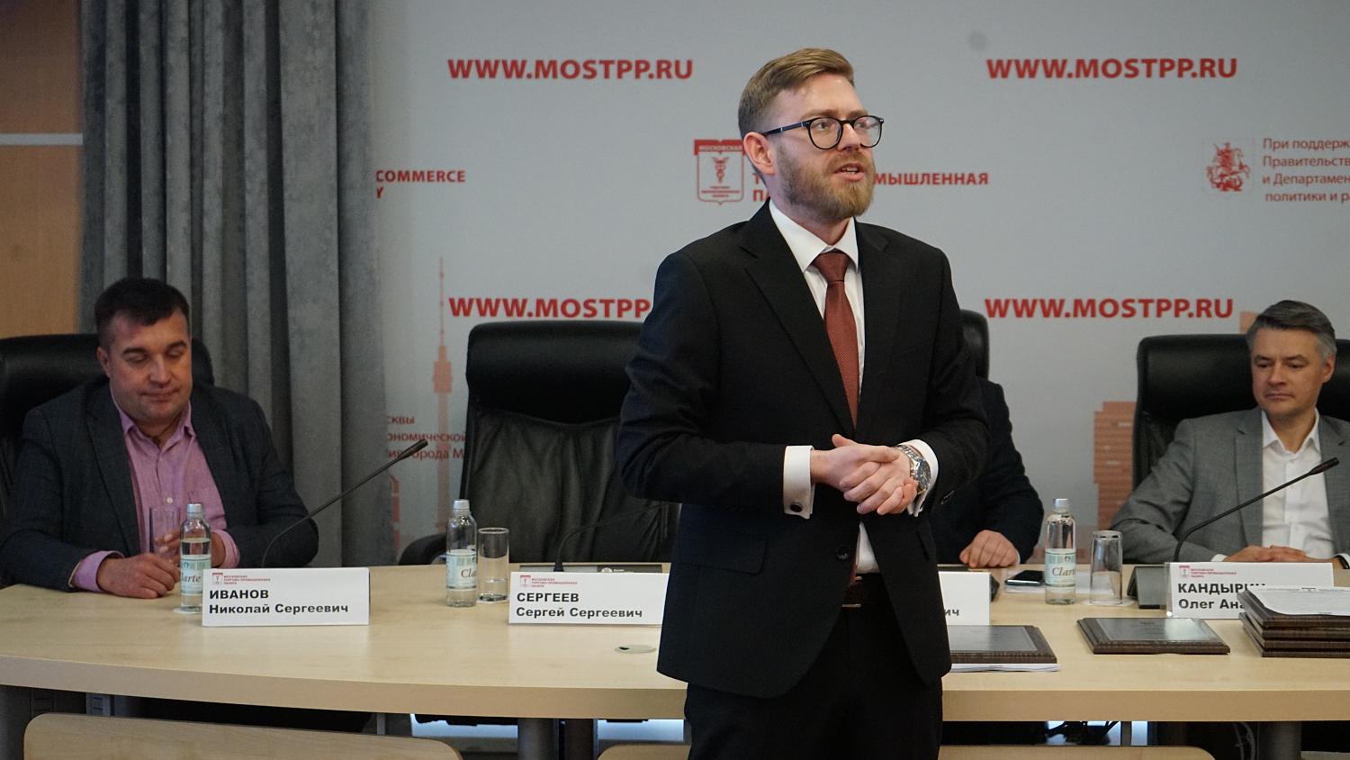 Мастера разрешения долговых споров получили заслуженные награды