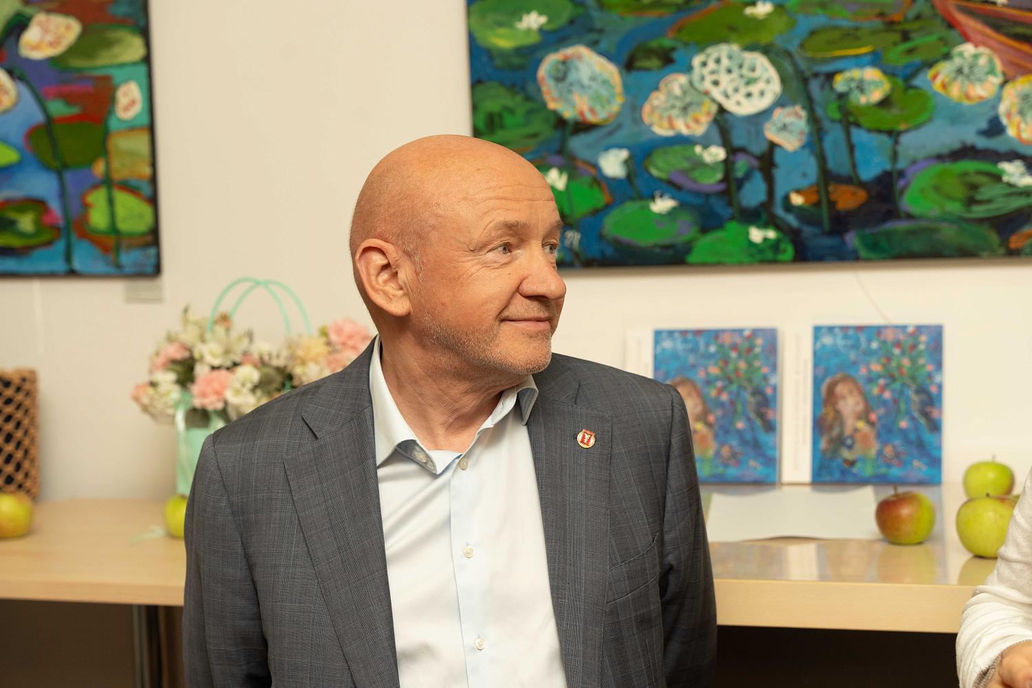 Выставочное пространство МТПП наполнилось светом и теплом картин Любови Потоцкой 
