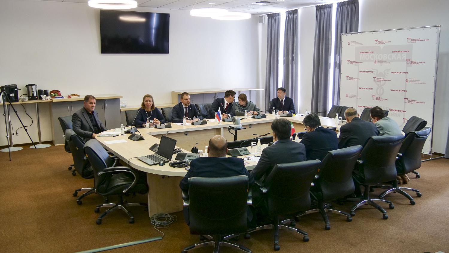 Иранский бизнес готов поставлять в Россию текстиль, обувь и одежду 