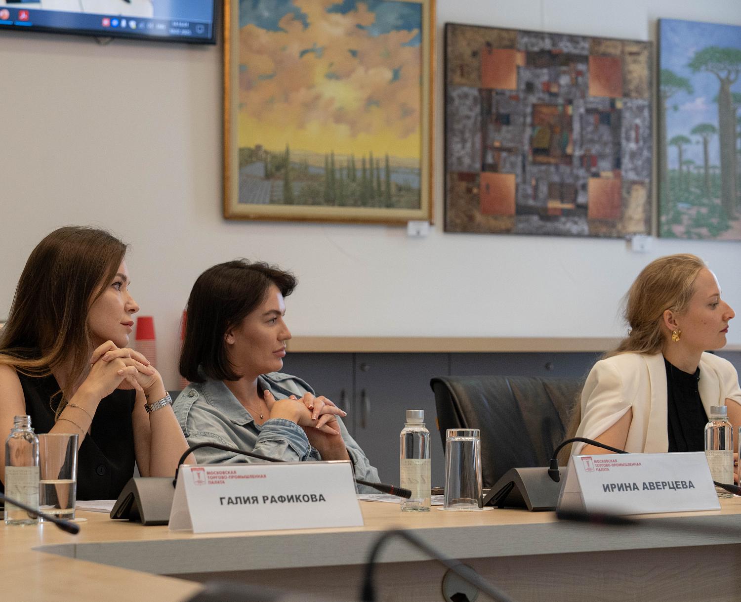 Представители помогающих профессий обсудили особенности своих коммуникаций