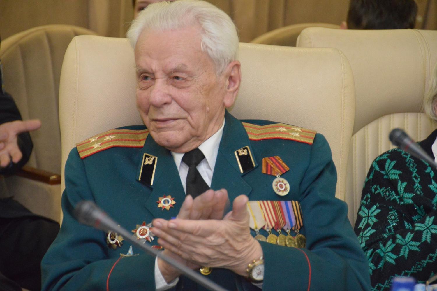 Торжественная встреча, посвященная празднованию 70-летия великой Победы, собрала накануне 8 марта ветеранов, членов Палаты и школьников