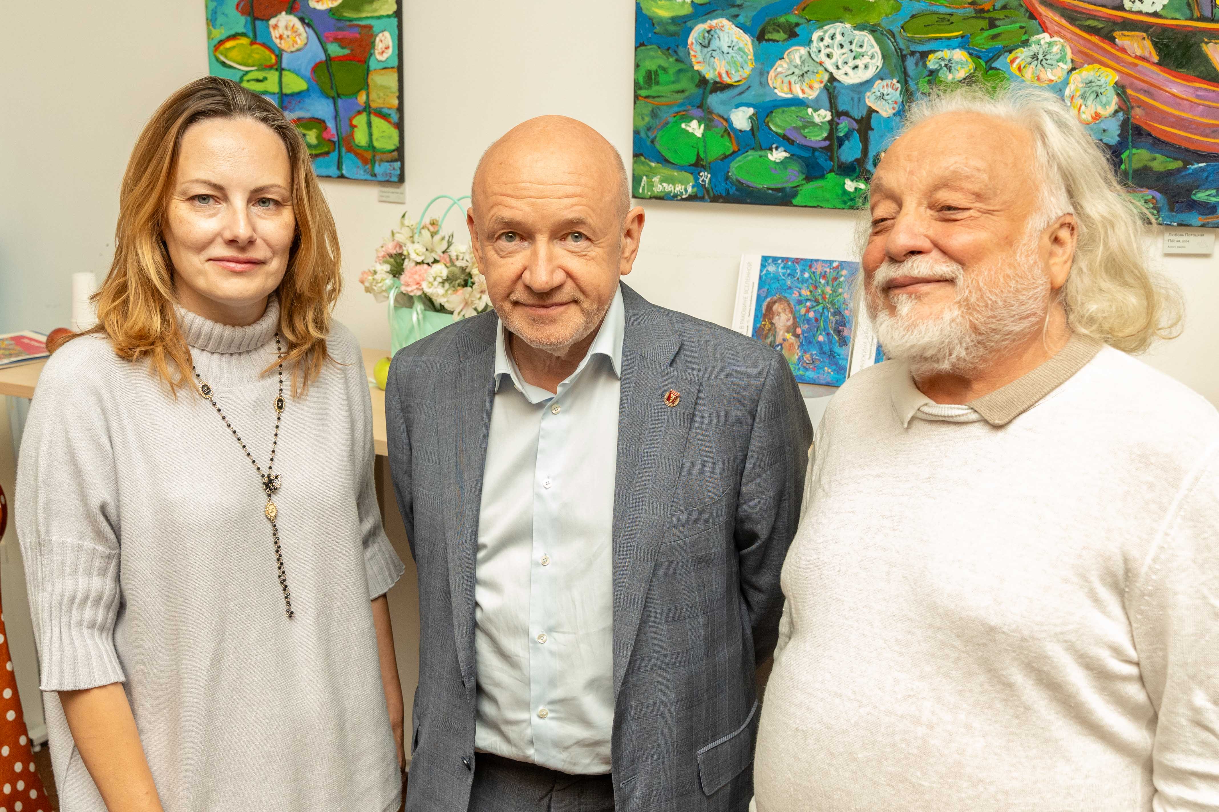 Выставочное пространство МТПП наполнилось светом и теплом картин Любови Потоцкой 