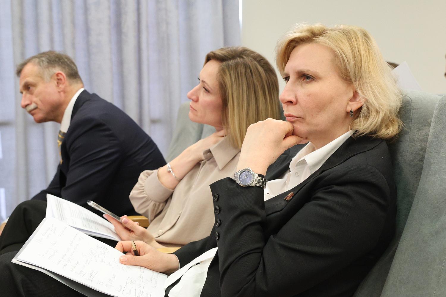 Обсуждены проблемы законодательного регулирования строительства объектов социальной инфраструктуры застройщиком 