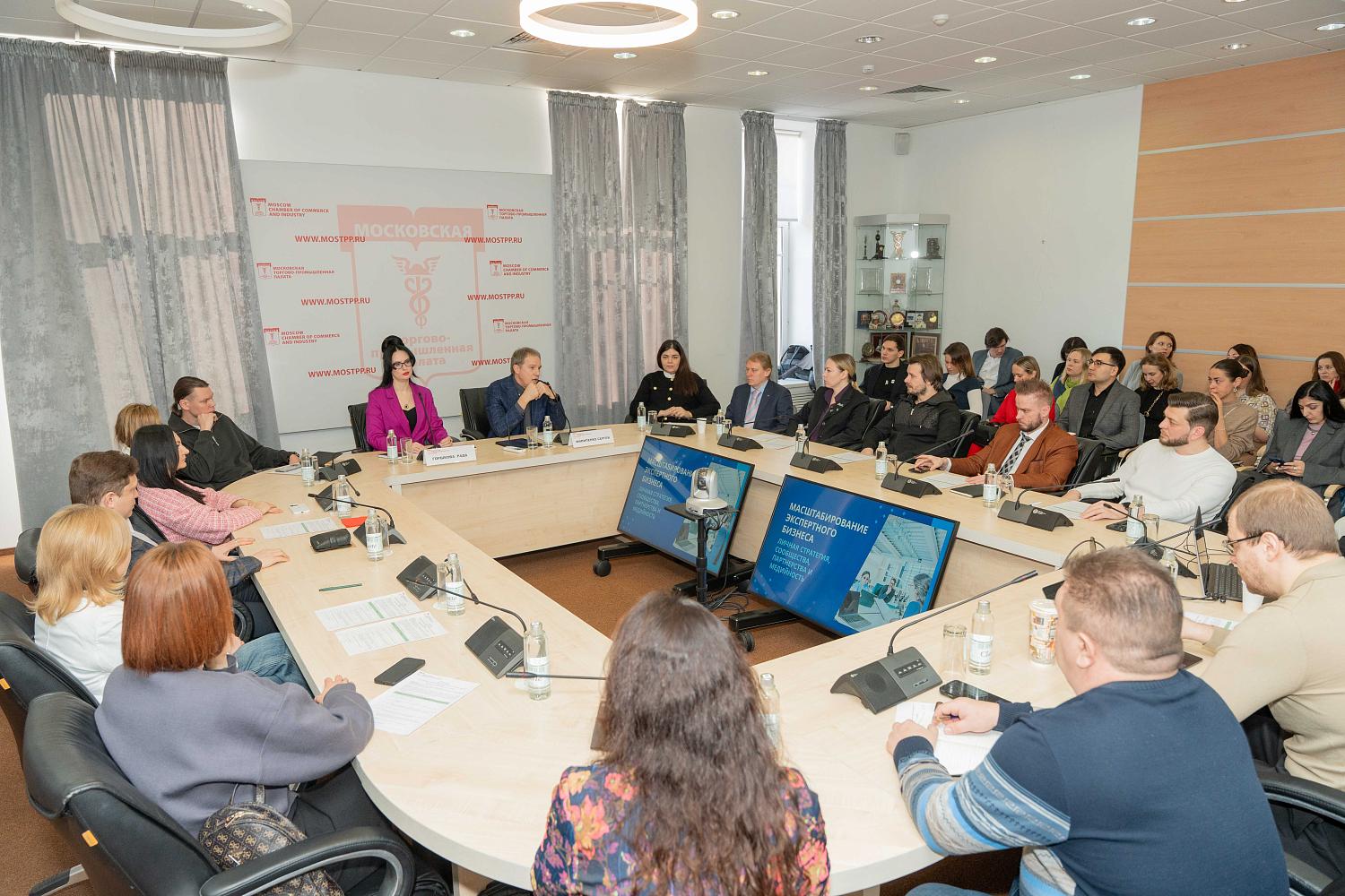 Эксперты анализируют возможности масштабирования бизнеса через комьюнити