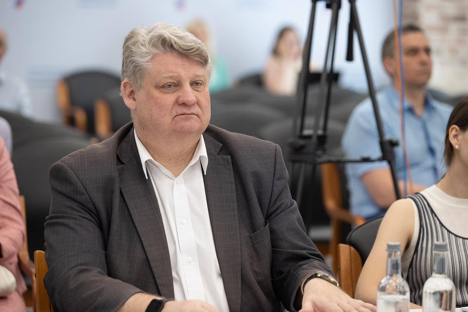 Финансово-банковское сообщество обсуждает экономическую ситуацию 