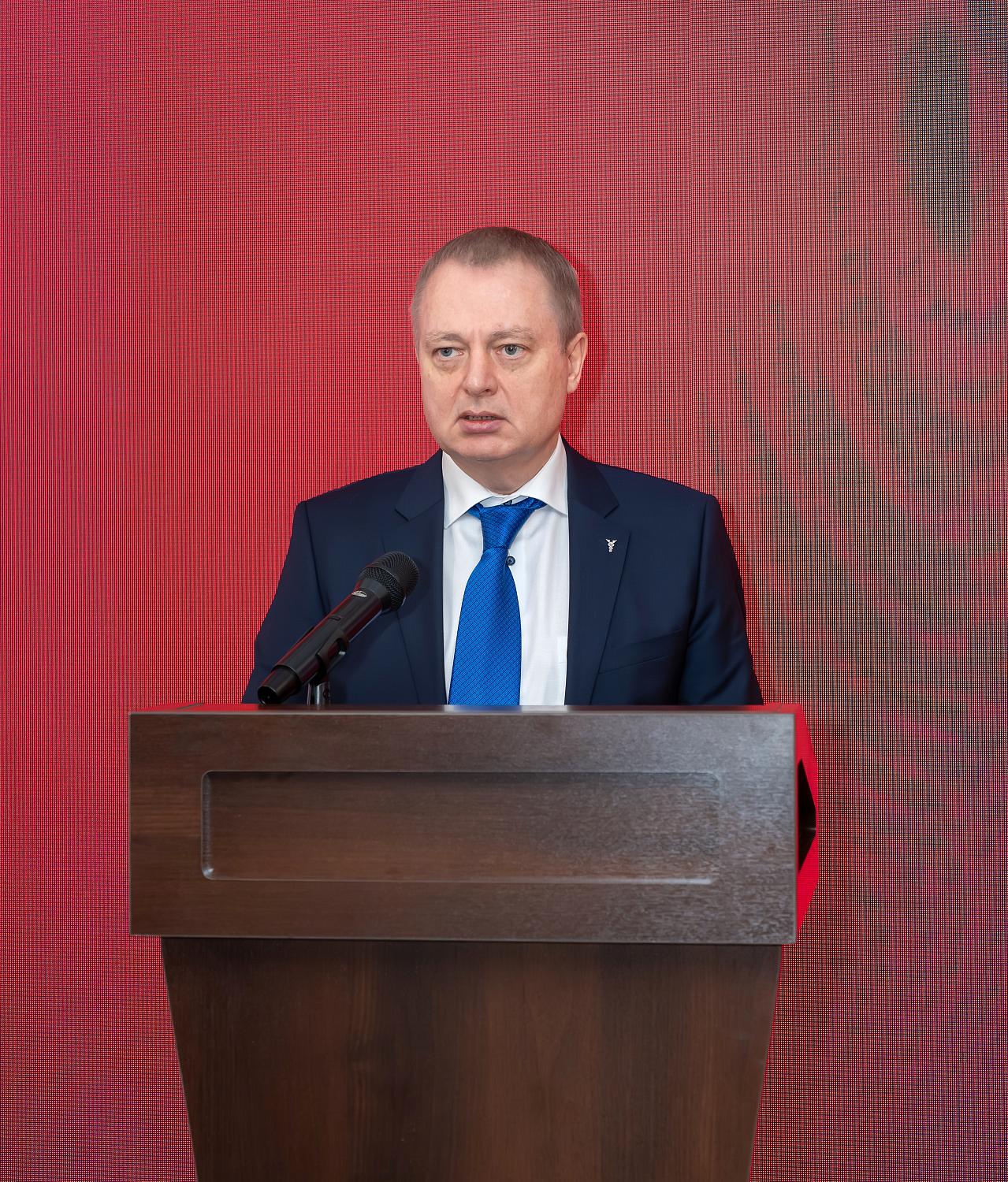 IX Съезд МТПП утвердил отчёт о работе за пять лет, программу деятельности и единогласно избрал Владимира Платонова президентом Палаты на следующие пять лет