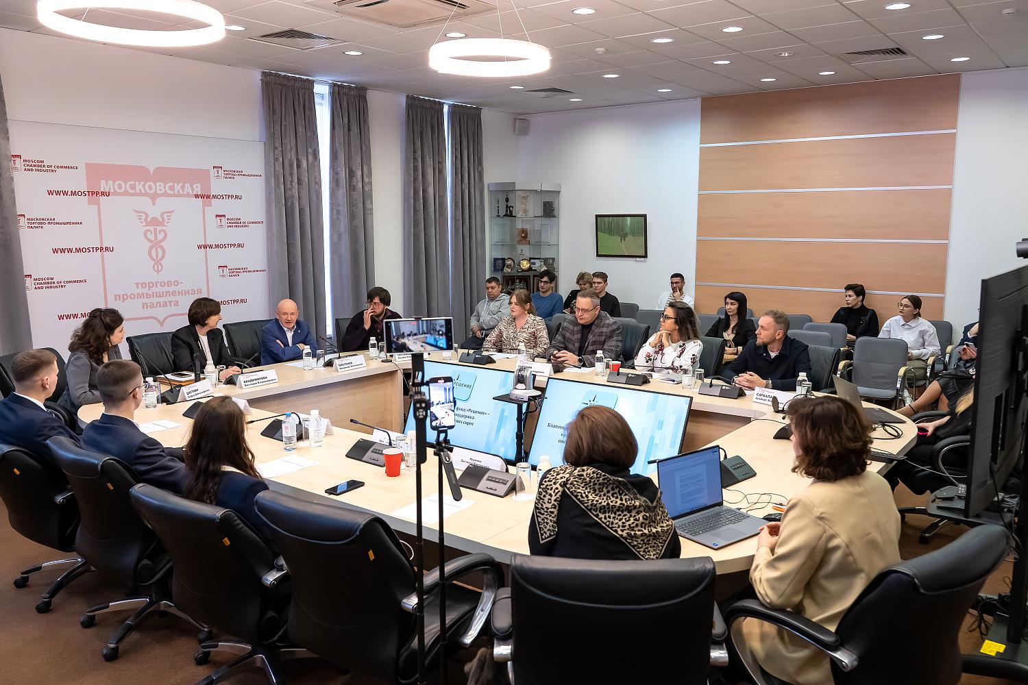 От детского дома к самостоятельной жизни: бизнес и НКО о поддержке взрослых сирот