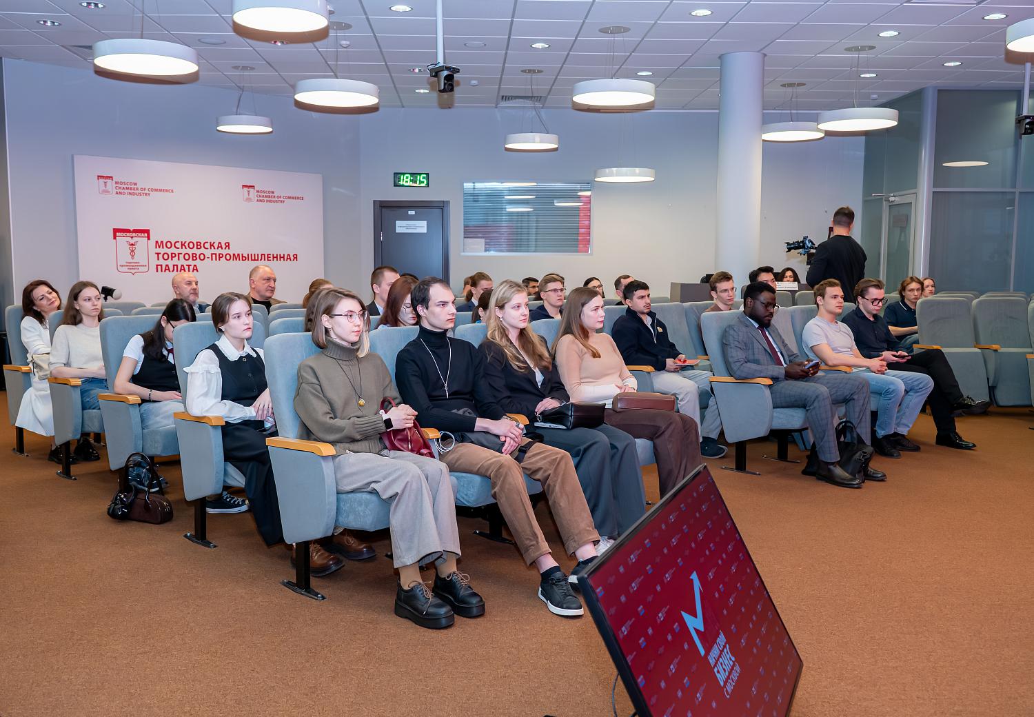 Сертификат в руках, стартап в ноутбуке: что дальше ждёт выпускников Школы международного предпринимательства 