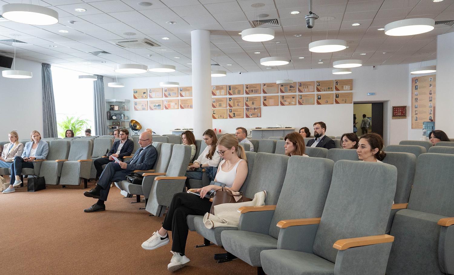 Санкционный комплаенс в эпоху глобальных ограничений: стратегии защиты для компаний и физлиц обсудили в Московской ТПП.