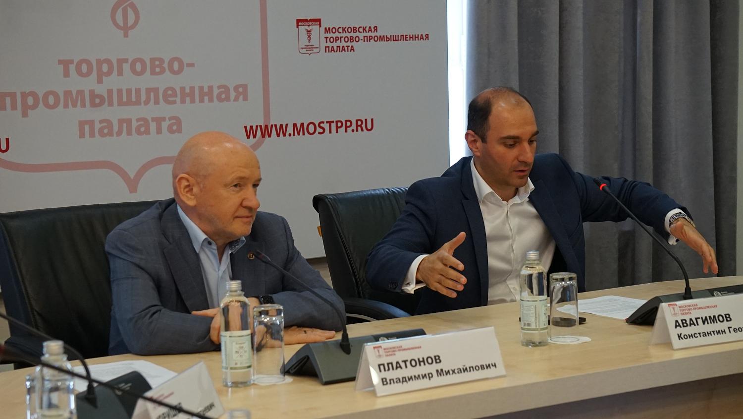 Над высочайшим пиком России развернули флаги Москвы и МТПП