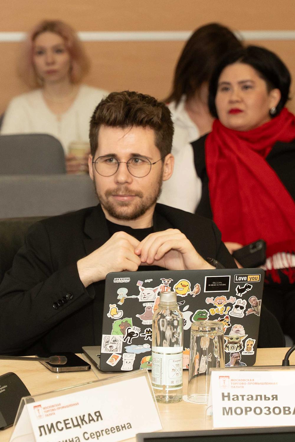 Маркировка рекламы в интернете по-прежнему вызывает много вопросов у предпринимателей и блогеров