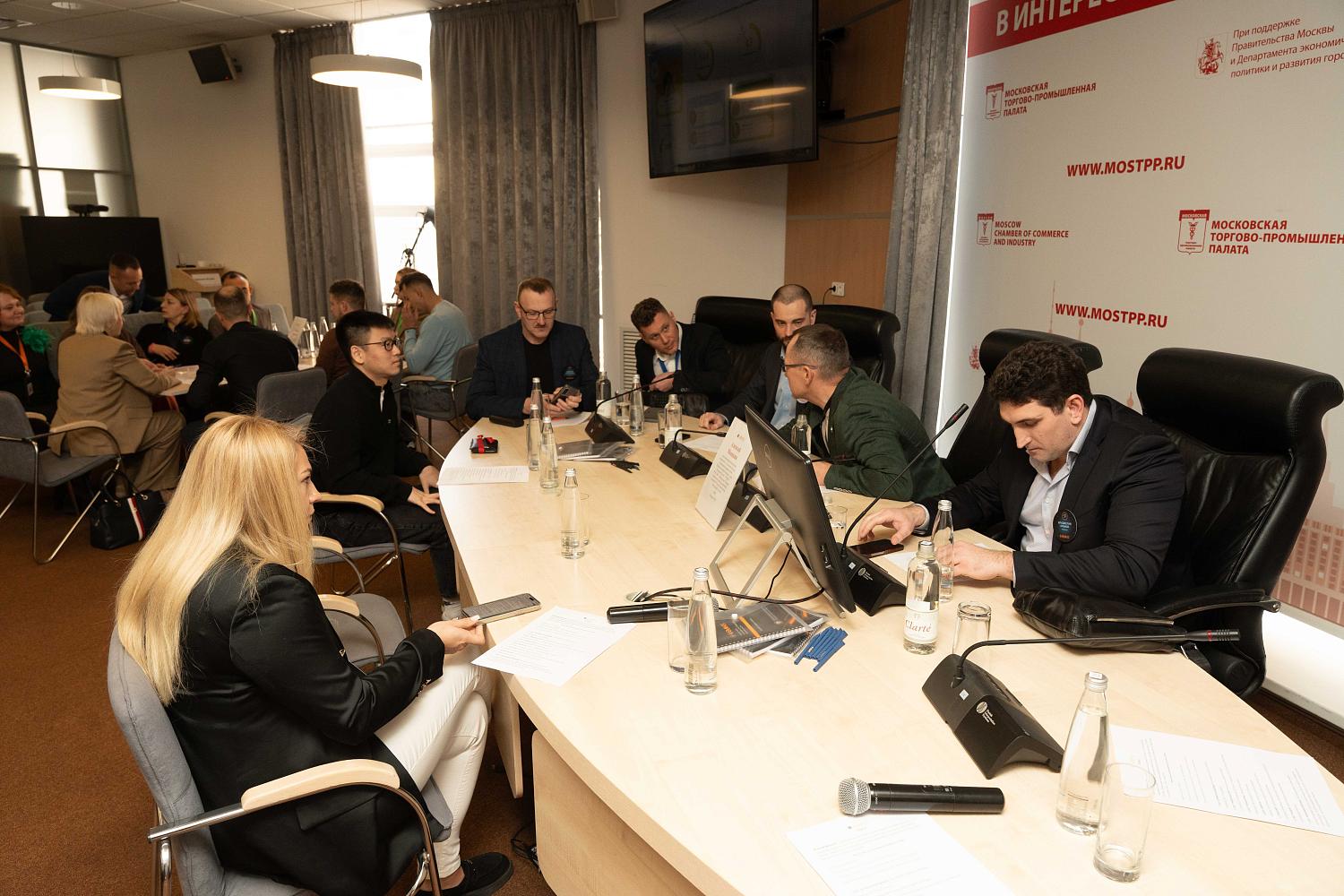 Предприниматели собрались, чтобы узнать о налогах, амнистии и судебной практике