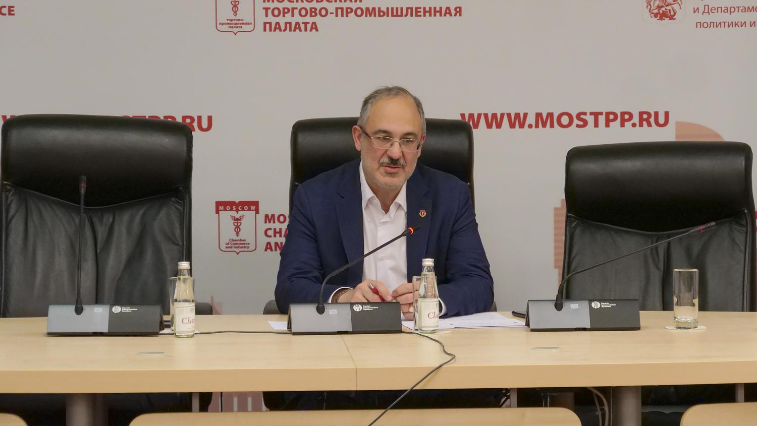 Сила Палаты - в контактах, связях и статусе