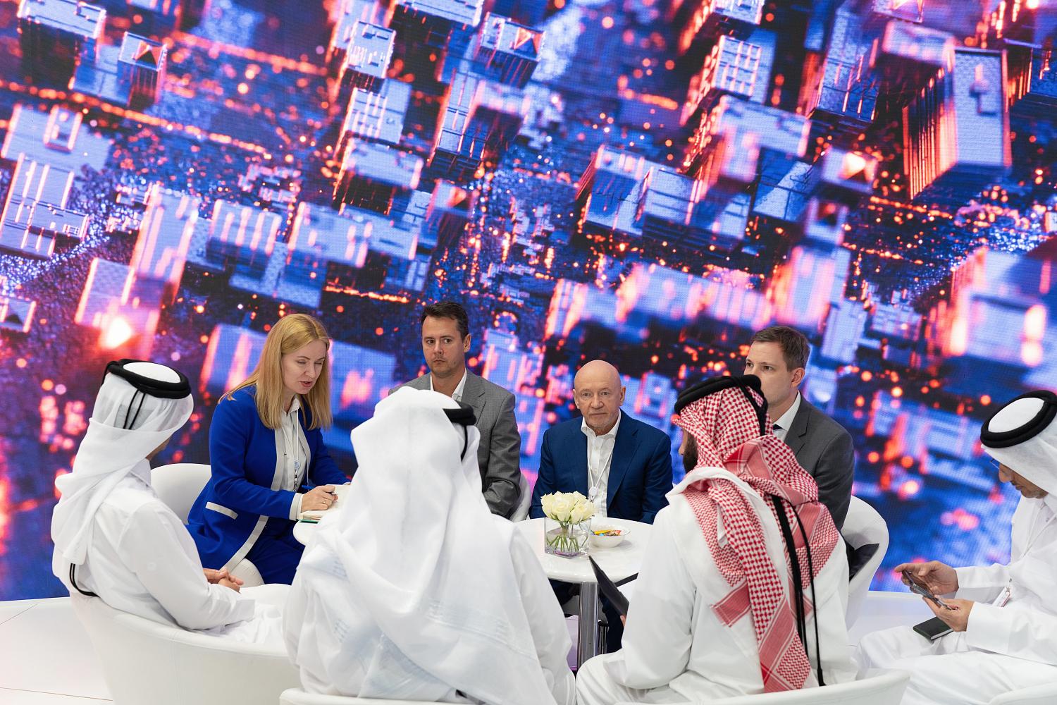 Владимир Платонов в составе делегации ТПП РФ принял участие в работе Инвестиционного форума в Абу-Даби 