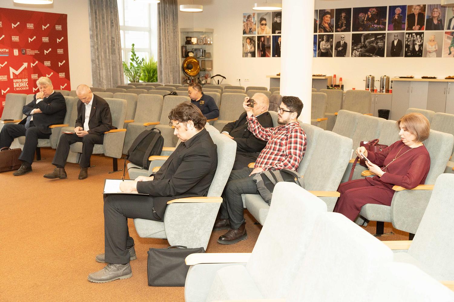 За «Кофе на Петровке» эксперты обсудили проблемы становления фондового рынка РФ