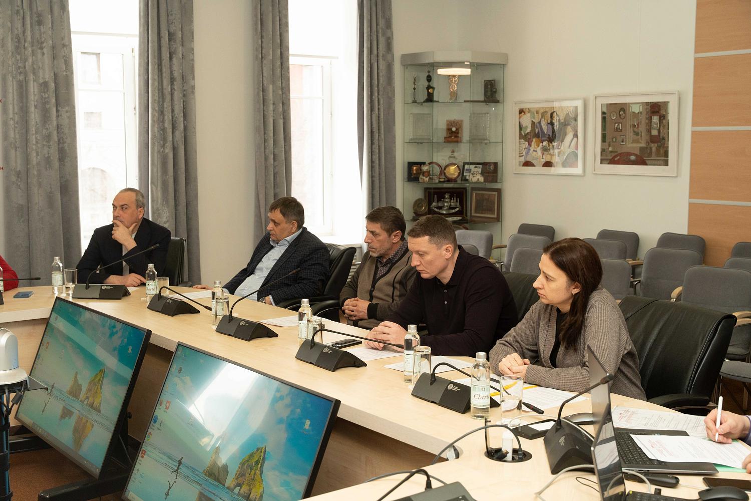 Обсуждены проблемы таксомоторной отрасли в регионе