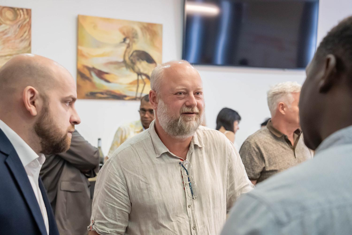 От Уганды до России – художественный мост через континенты