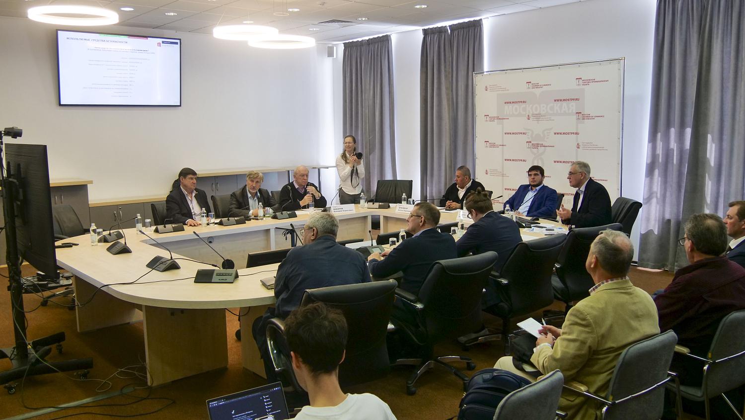 Эксперты обсудили проблемы обеспечения безопасности проживания и антитеррористической защищенности многоквартирных домов