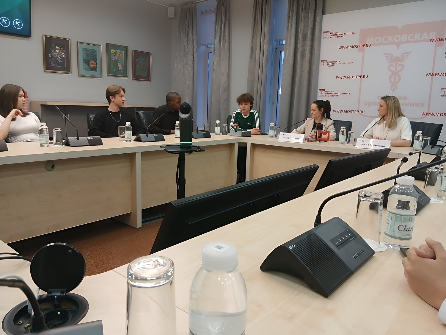 Деловая игра по работе с манипуляциями прошла в рамках работы международного студенческого клуба «Деловая орбита»