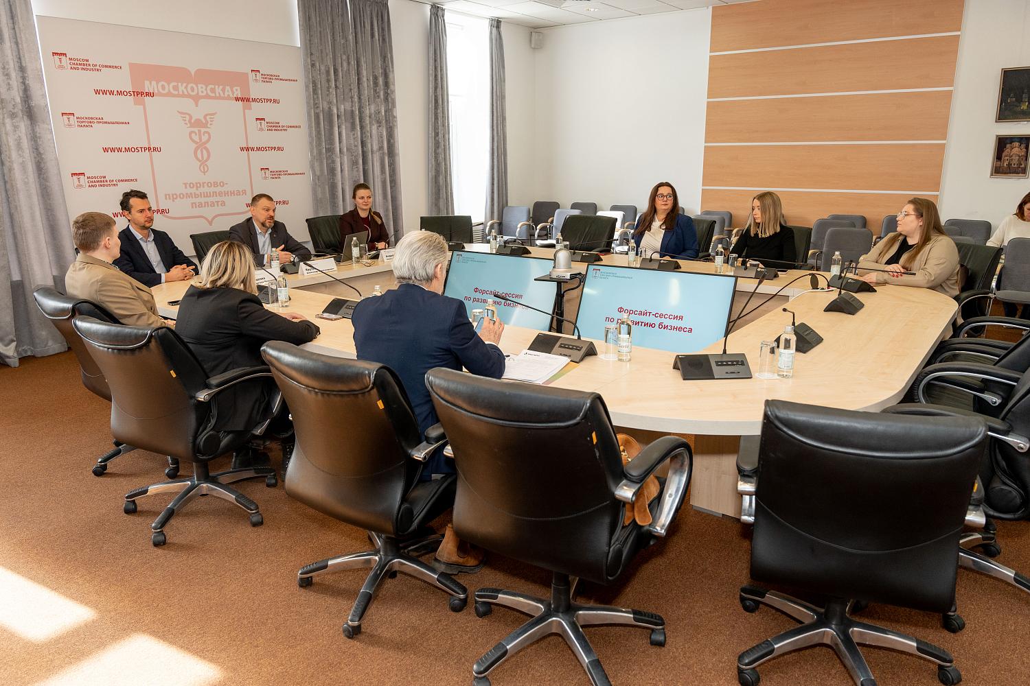 Новые члены Палаты познакомились с её работой 