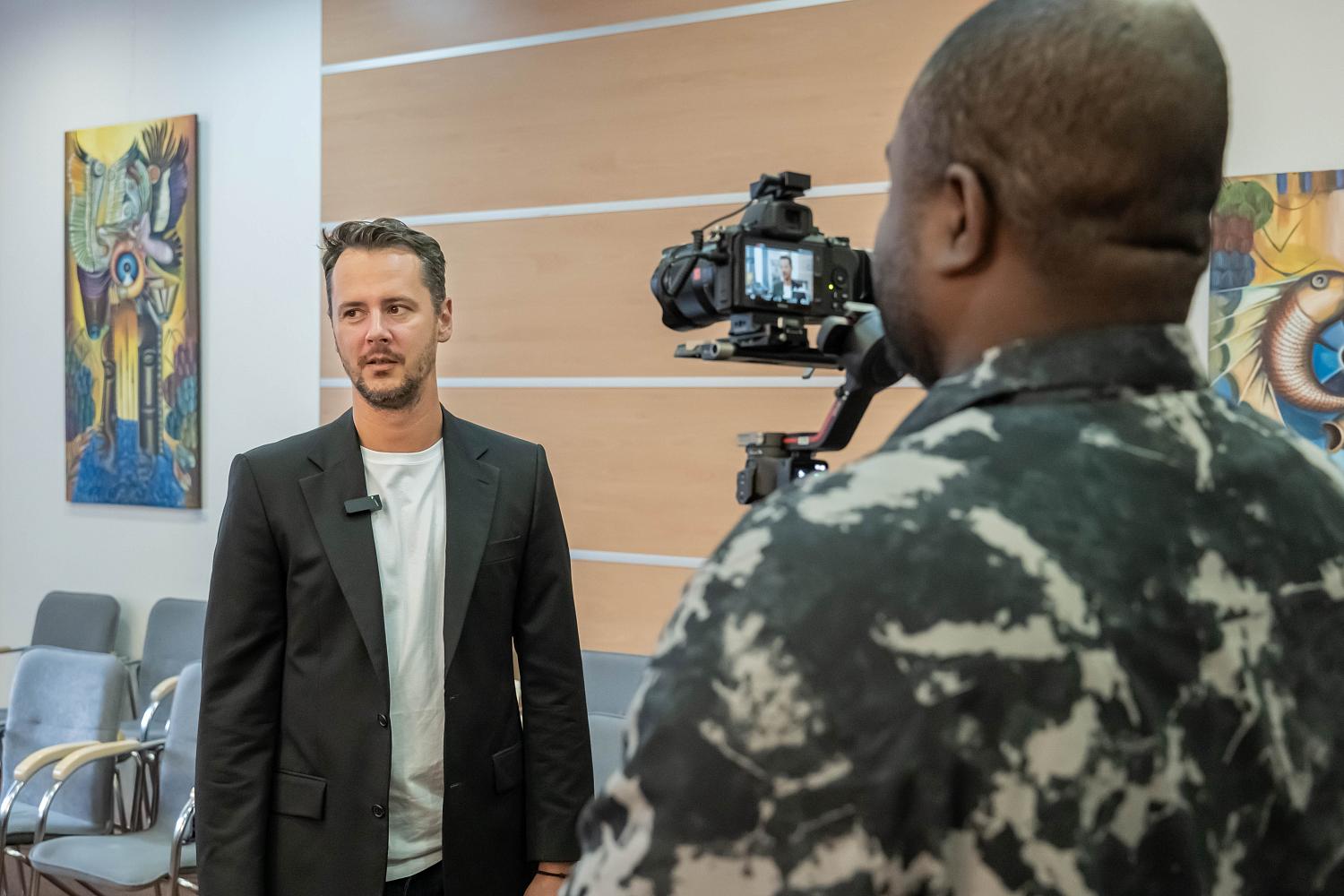 От Уганды до России – художественный мост через континенты