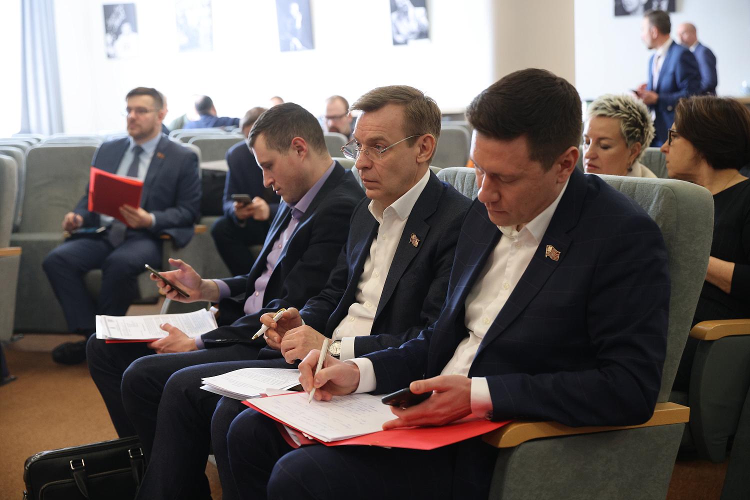 Обсуждены проблемы законодательного регулирования строительства объектов социальной инфраструктуры застройщиком 