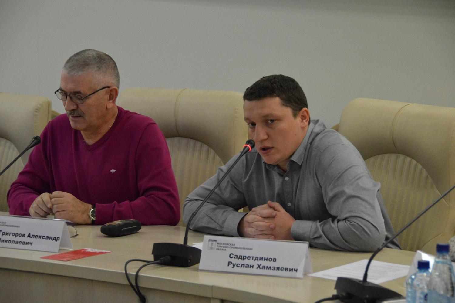 Представители таксомоторных компаний обсудили в рамках заседания профильного комитета применение штрафных санкций при движении по выделенным полосам