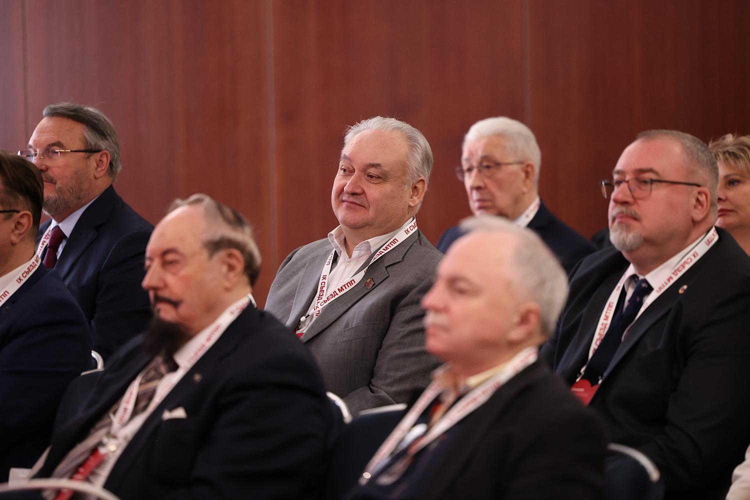 IX Съезд МТПП утвердил отчёт о работе за пять лет, программу деятельности и единогласно избрал Владимира Платонова президентом Палаты на следующие пять лет