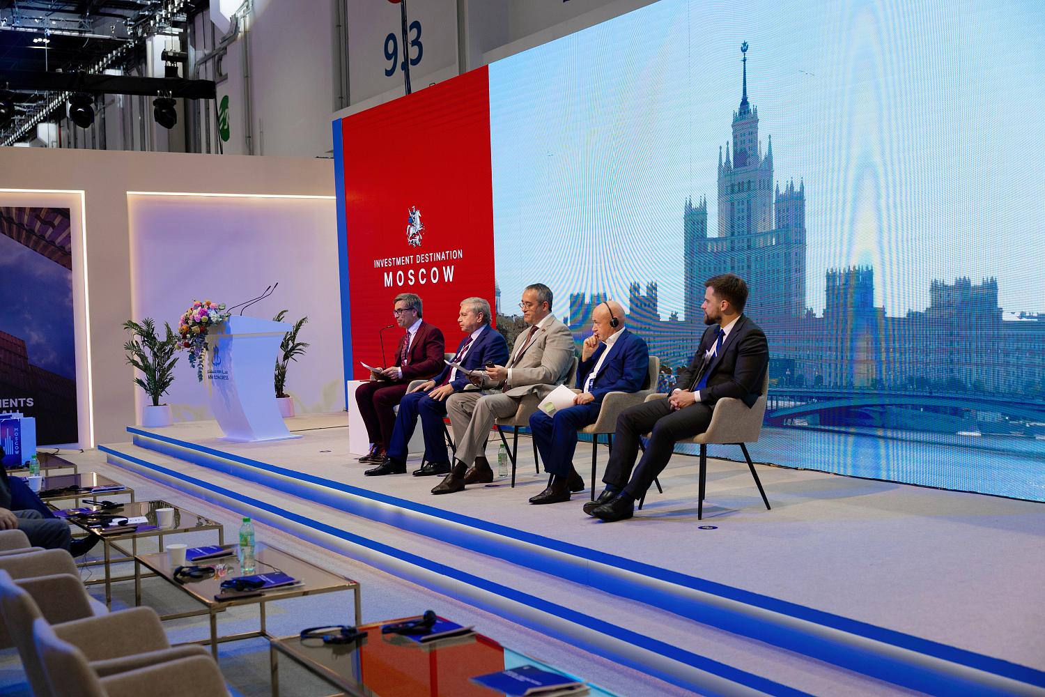 Владимир Платонов в составе делегации ТПП РФ принял участие в работе Инвестиционного форума в Абу-Даби 