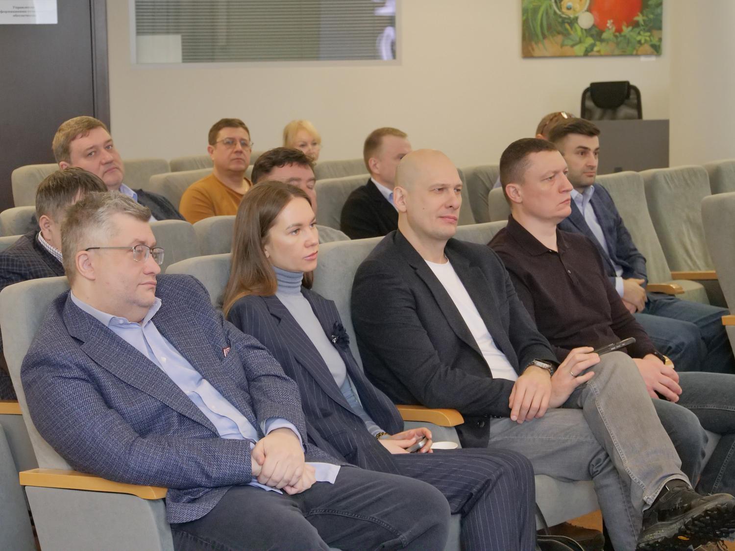 Представители таксомоторной отрасли столицы обсудили свое будущее