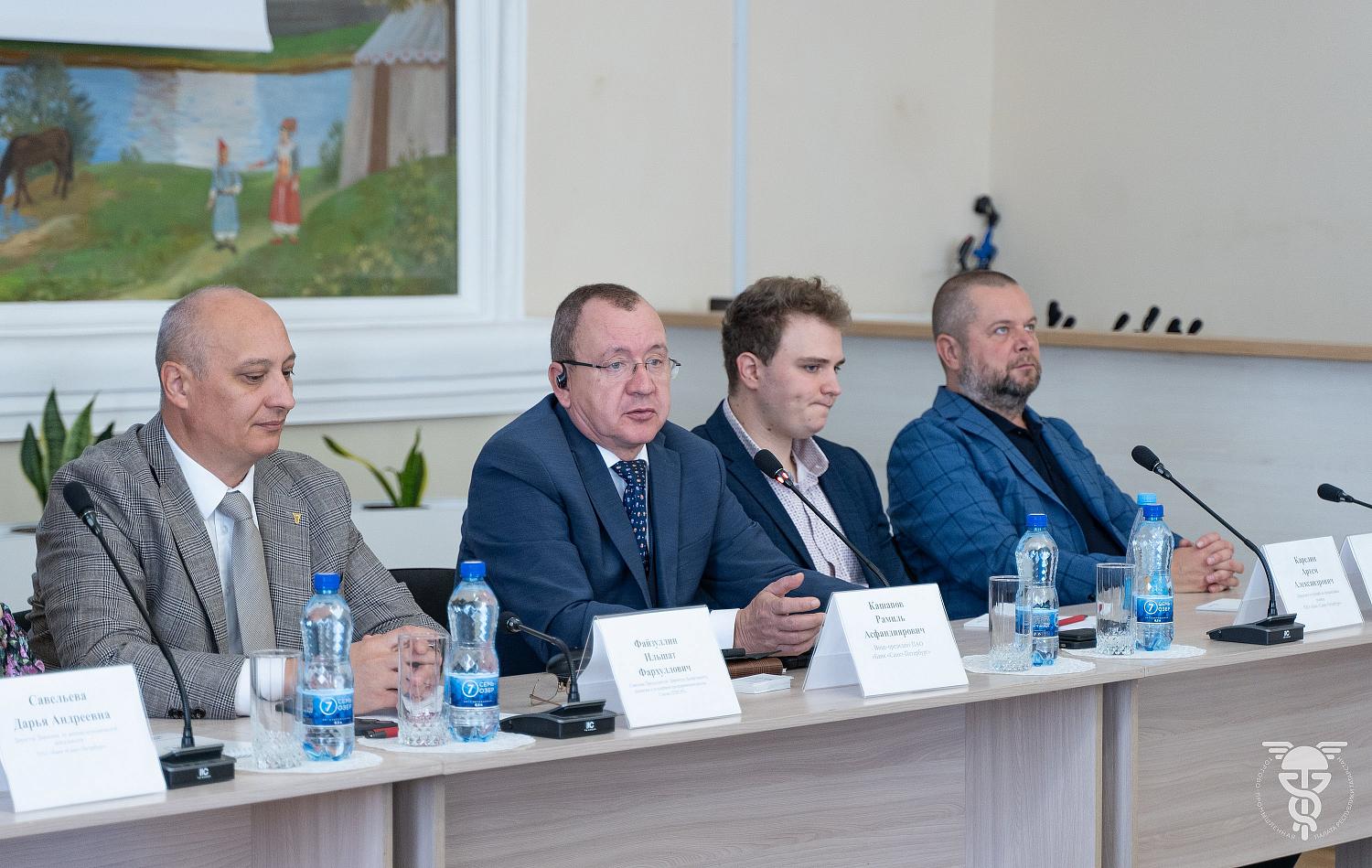 В Казани обсудили стратегии роста экспорта и партнерства с банком «Санкт-Петербург»