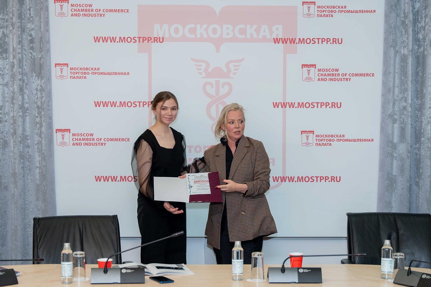 Победители  конкурса «Искусство объединяет мир. Безграничный Пушкин» получают награды