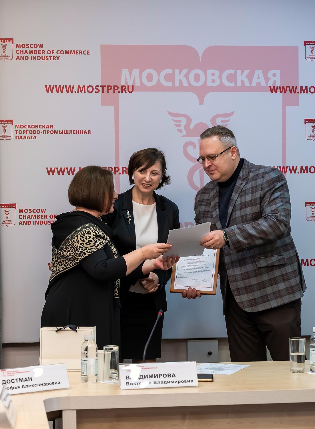 От детского дома к самостоятельной жизни: бизнес и НКО о поддержке взрослых сирот