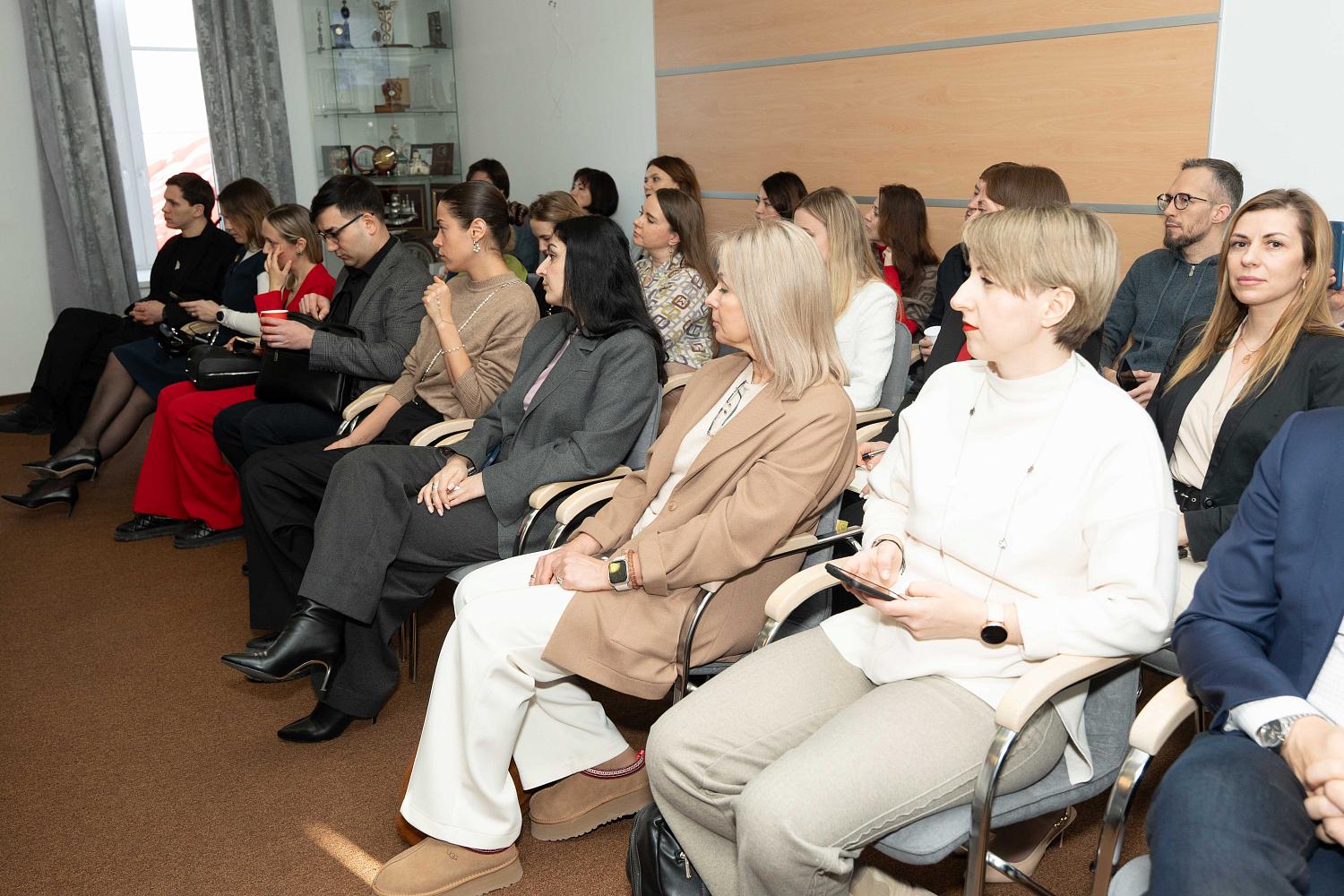 Эксперты анализируют возможности масштабирования бизнеса через комьюнити