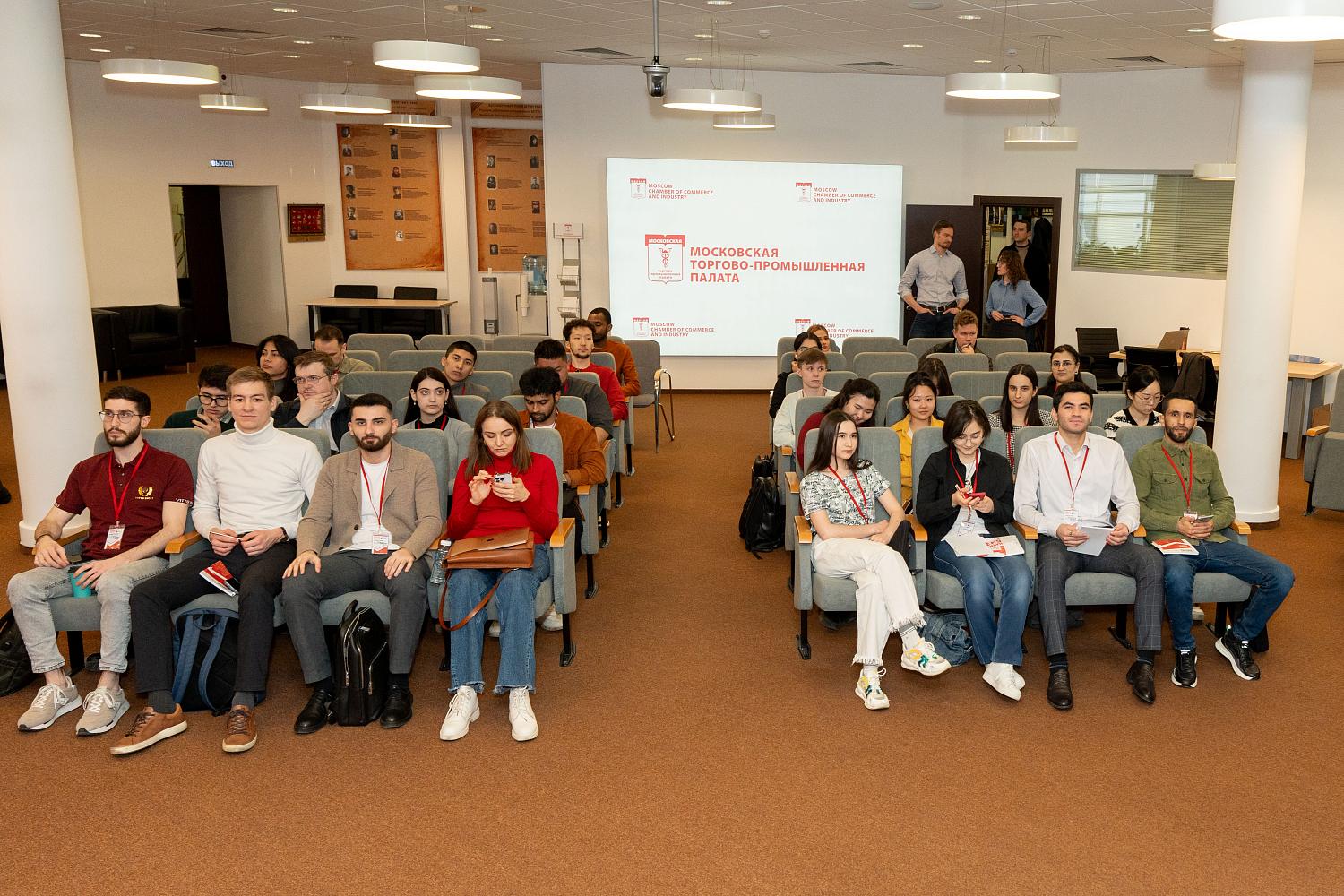 Иностранным студентам рассказали об особенностях трудового законодательства РФ