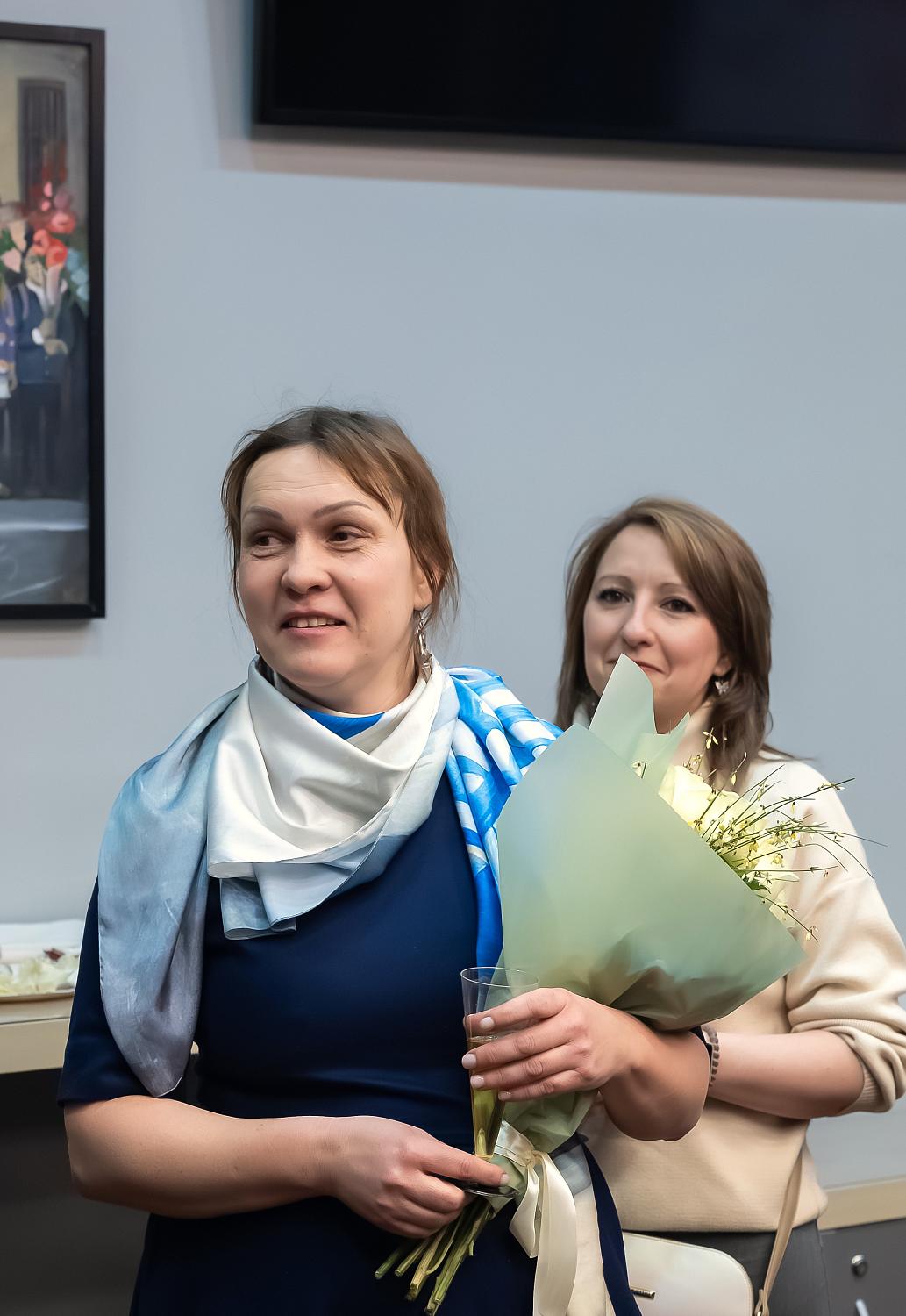 Межпоколенческая история в картинах: в МТПП представлена выставка «Жизнь – сахар!»