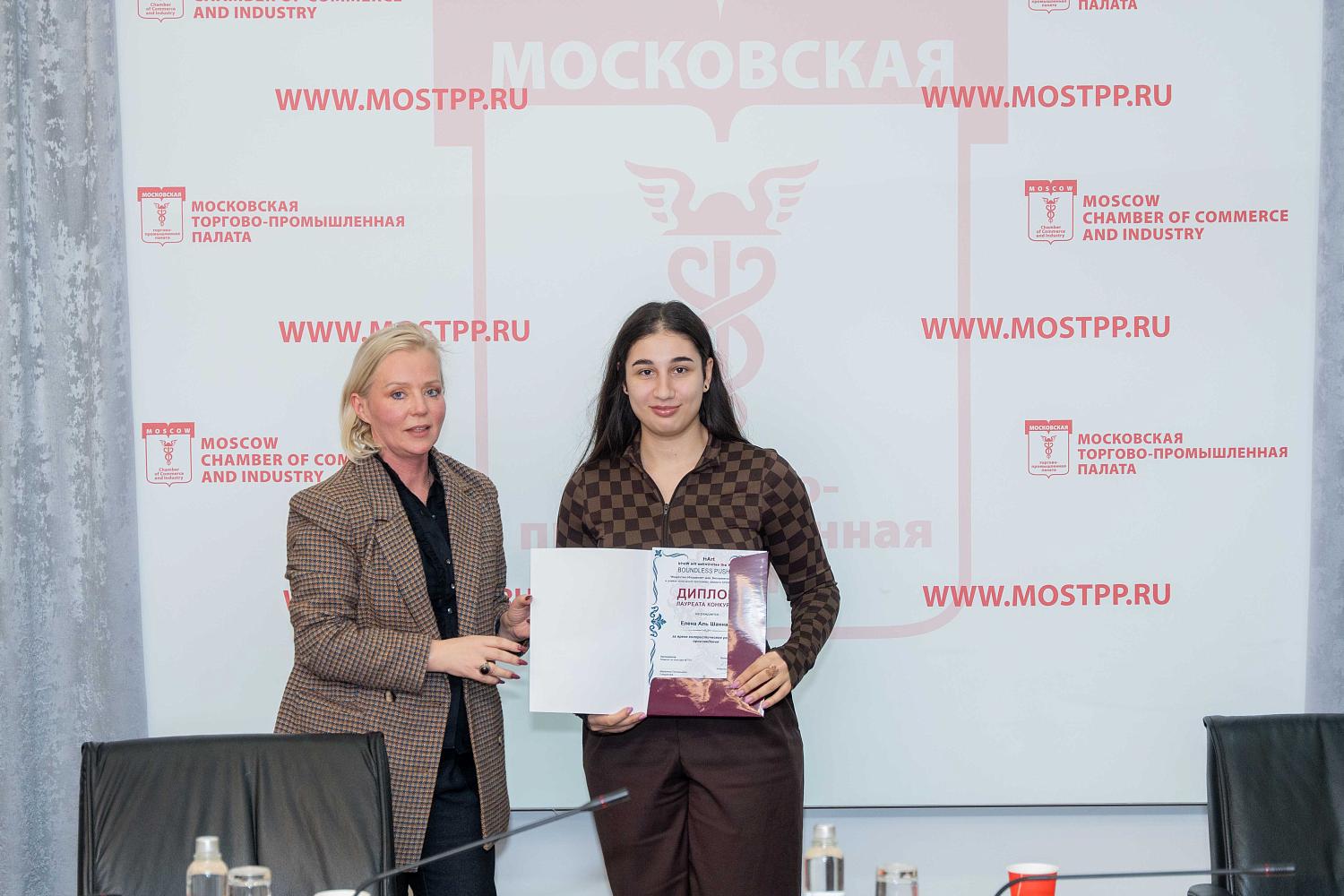 Победители  конкурса «Искусство объединяет мир. Безграничный Пушкин» получают награды