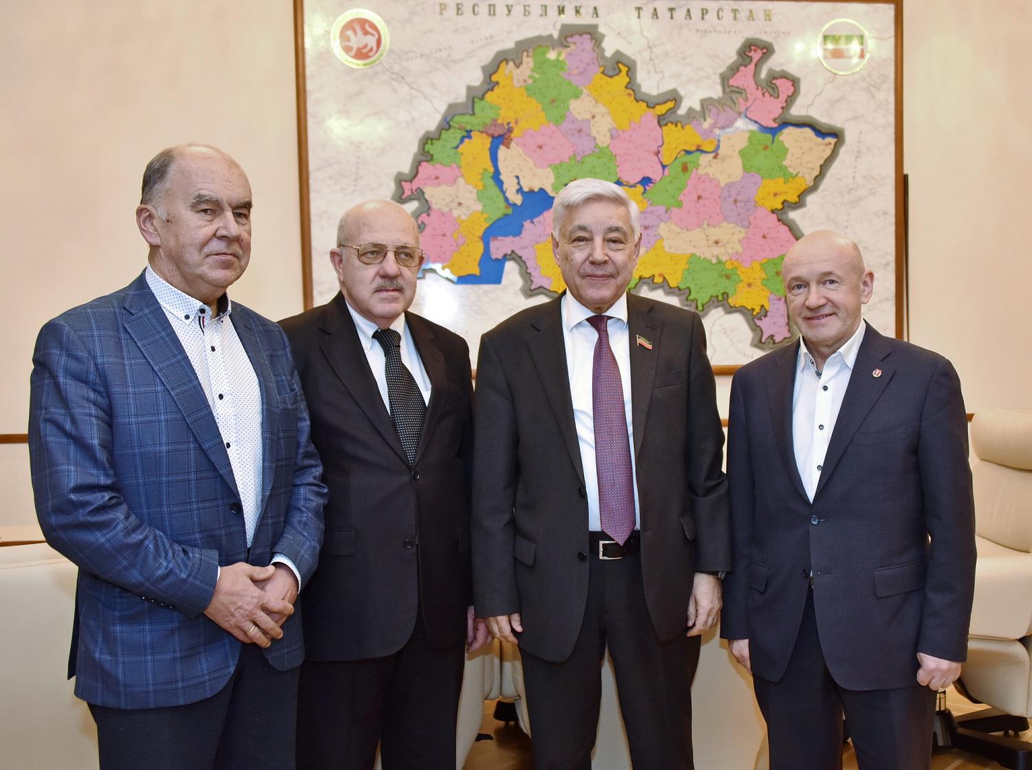 В ходе визита в Татарстан Владимир Платонов принял участие в стратегической сессии и провел ряд важных встреч 