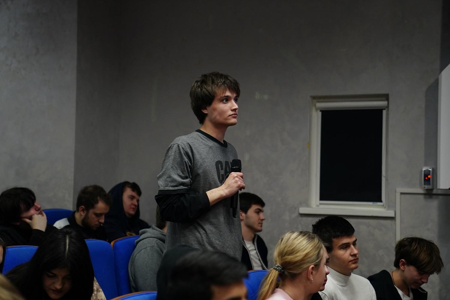 «Если вы хотите быть успешными, учиться придется всю жизнь»: Владимир Платонов встретился со студентами МФЮА 