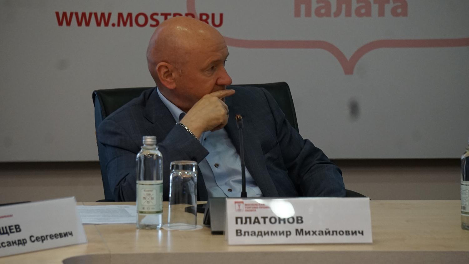 Над высочайшим пиком России развернули флаги Москвы и МТПП
