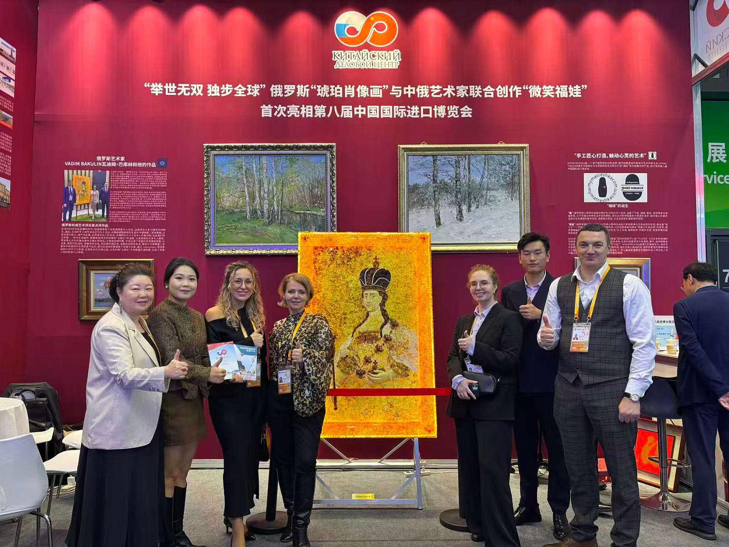 Парадный портрет из янтаря Екатерины Великой представлен на 8 международной выставке импорта (CIIE). 