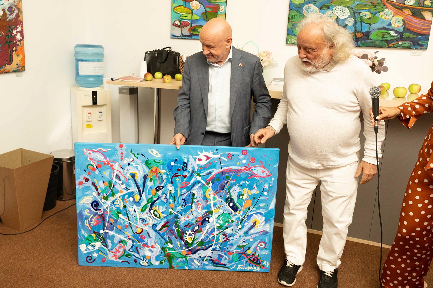 Выставочное пространство МТПП наполнилось светом и теплом картин Любови Потоцкой 