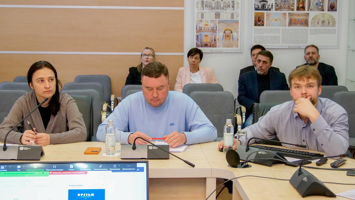 Обсуждены проблемы таксомоторной отрасли 