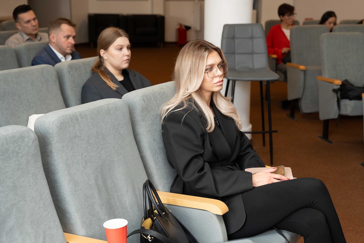 Эксперты рассказали предпринимателям о рисках при внешнеторговых расчетах в цифровых валютах