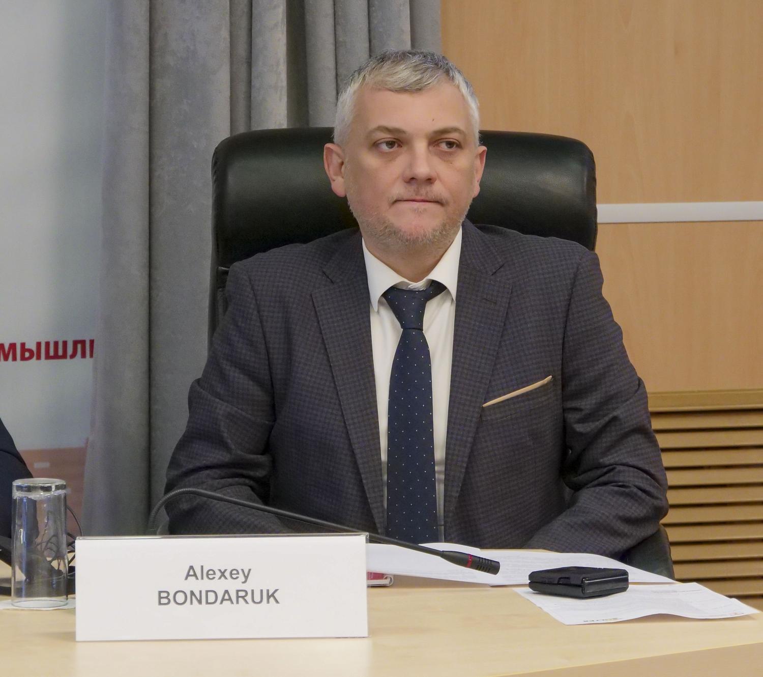 «Мир встречает Индию»